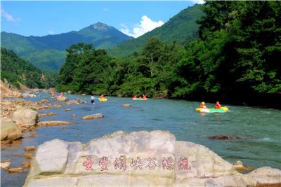 来宾圣堂湖景区