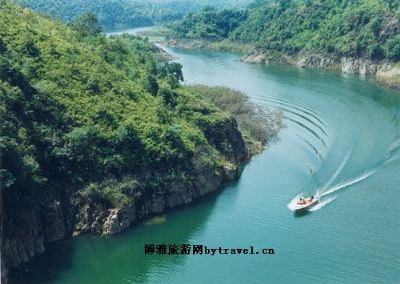 月亮湖山庄